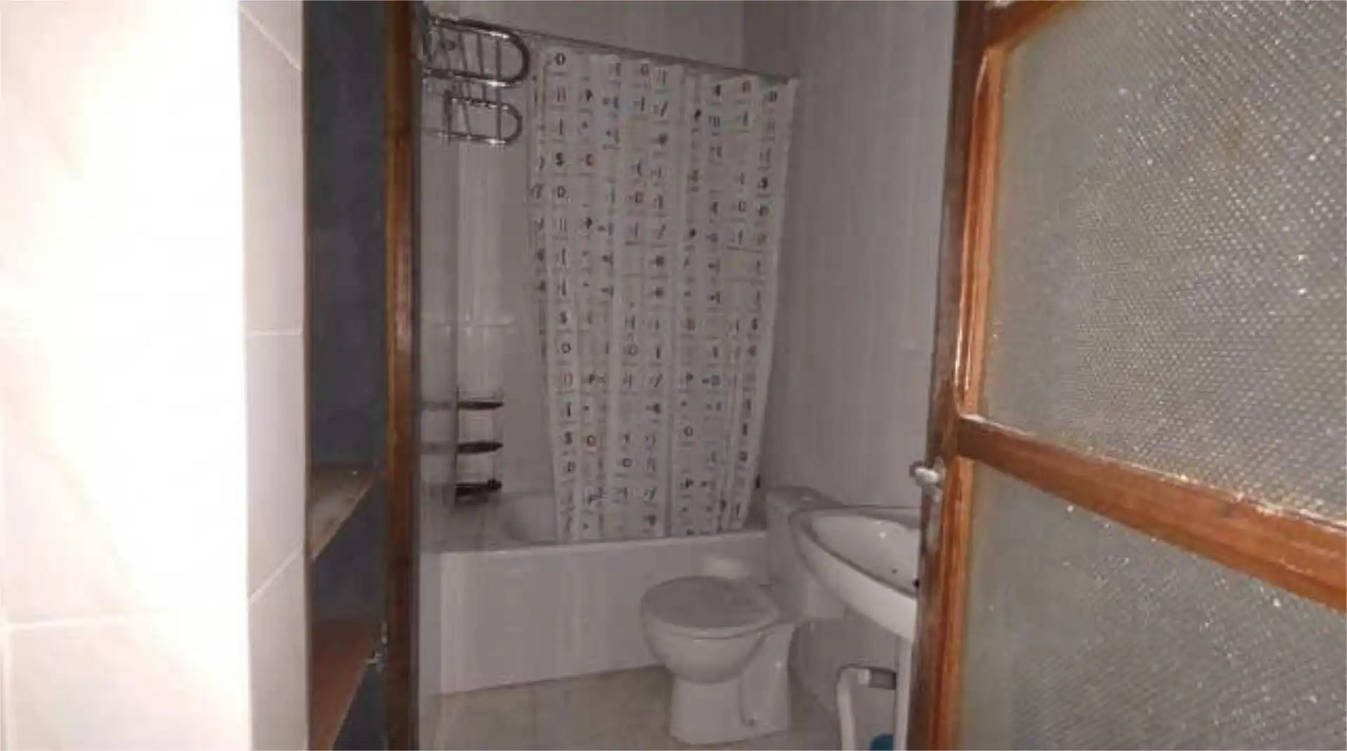 Chalet en pueblo - Foto 4