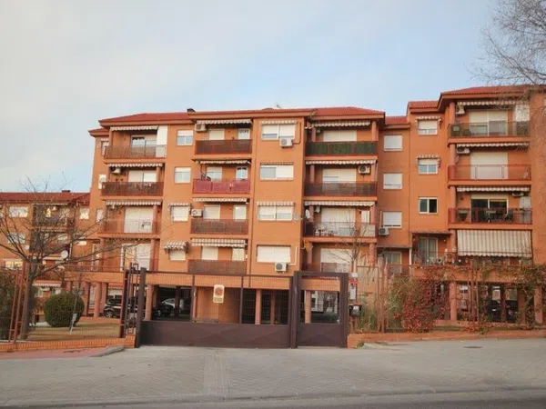 Piso en avenida de los Sauces, 46