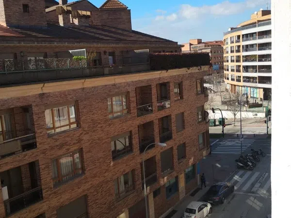 Alquiler de piso en Santa María La Real - Foto 1