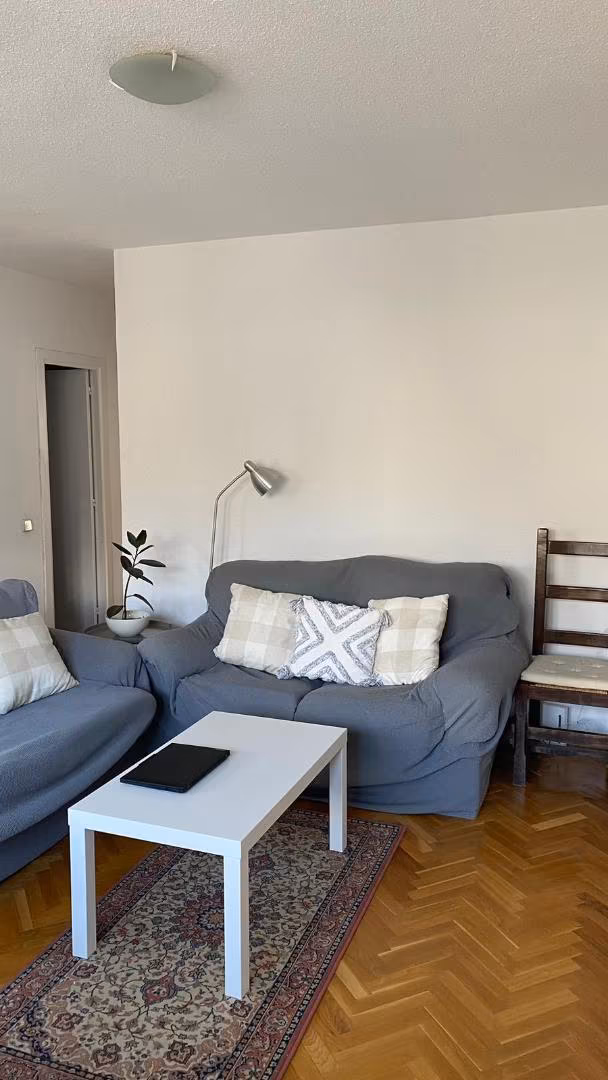 Piso en  Calle de la Infanta María Teresa 18 - Foto 8