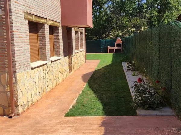 Chalet pareado en Avenida Burgos, 26 - Foto 2