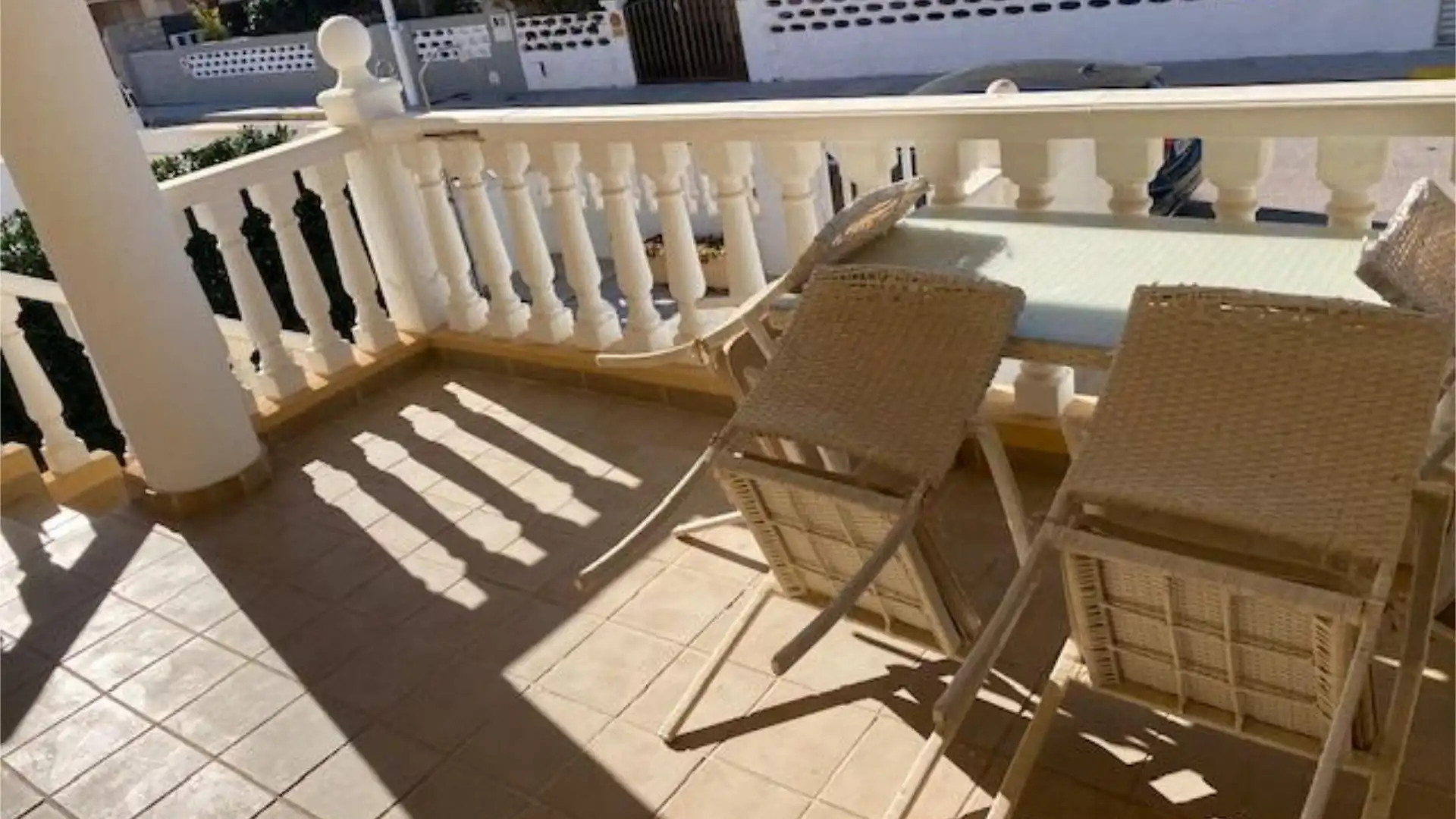 Casa adosada en  Carrer d'Antoni Gaudí 3 - Foto 2