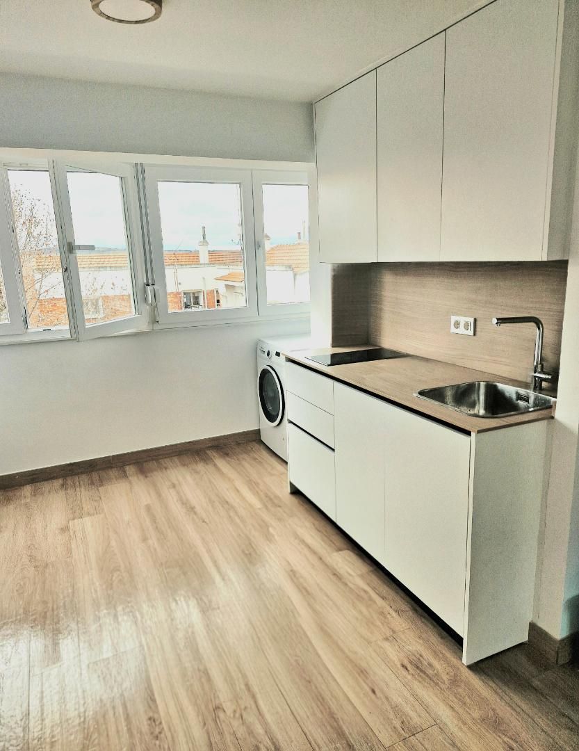 Piso en  Calle Beleña 1