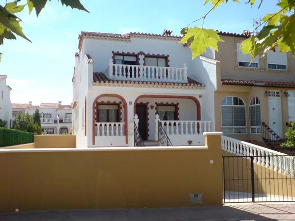 Chalet adosado en Avenida de las Urracas, 1, La Siesta - El Salado - Torreta - Foto 1