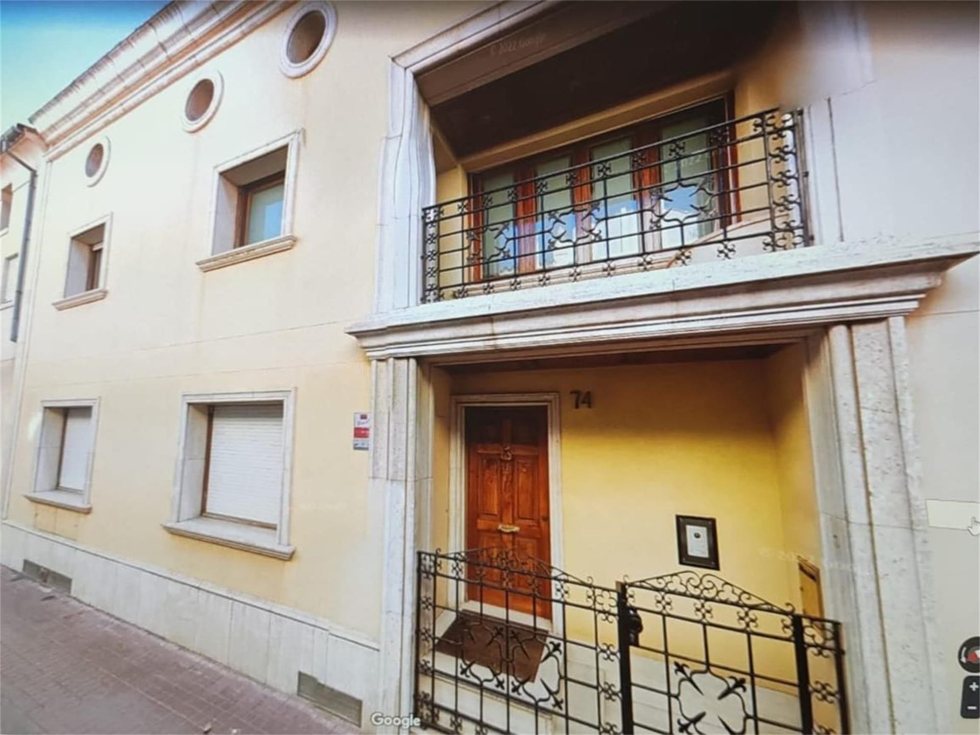 Casa adosada en  Carrer de la Font Nova 1 - Foto 2
