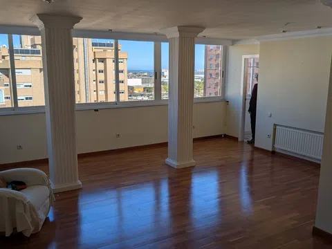 Piso en plaza de Fra Lluís Colomer, 6