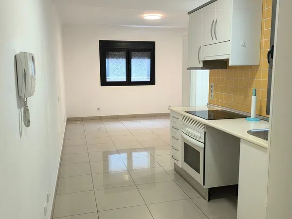 Piso en calle Bernardo de la Torre, 88 - Foto 1