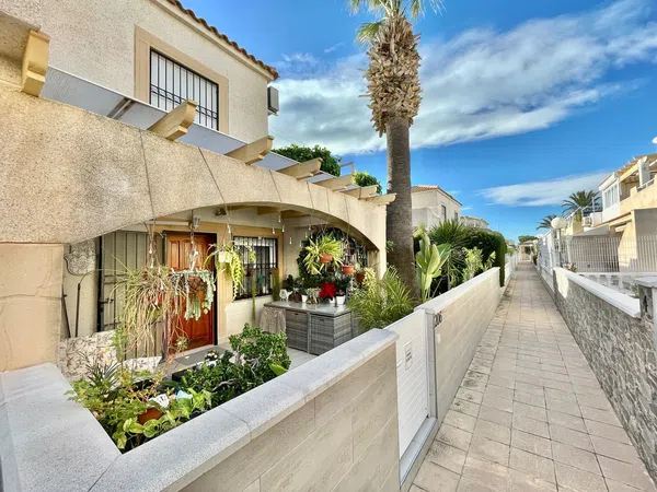 Chalet adosado en Avenida de California, 206 - Foto 1
