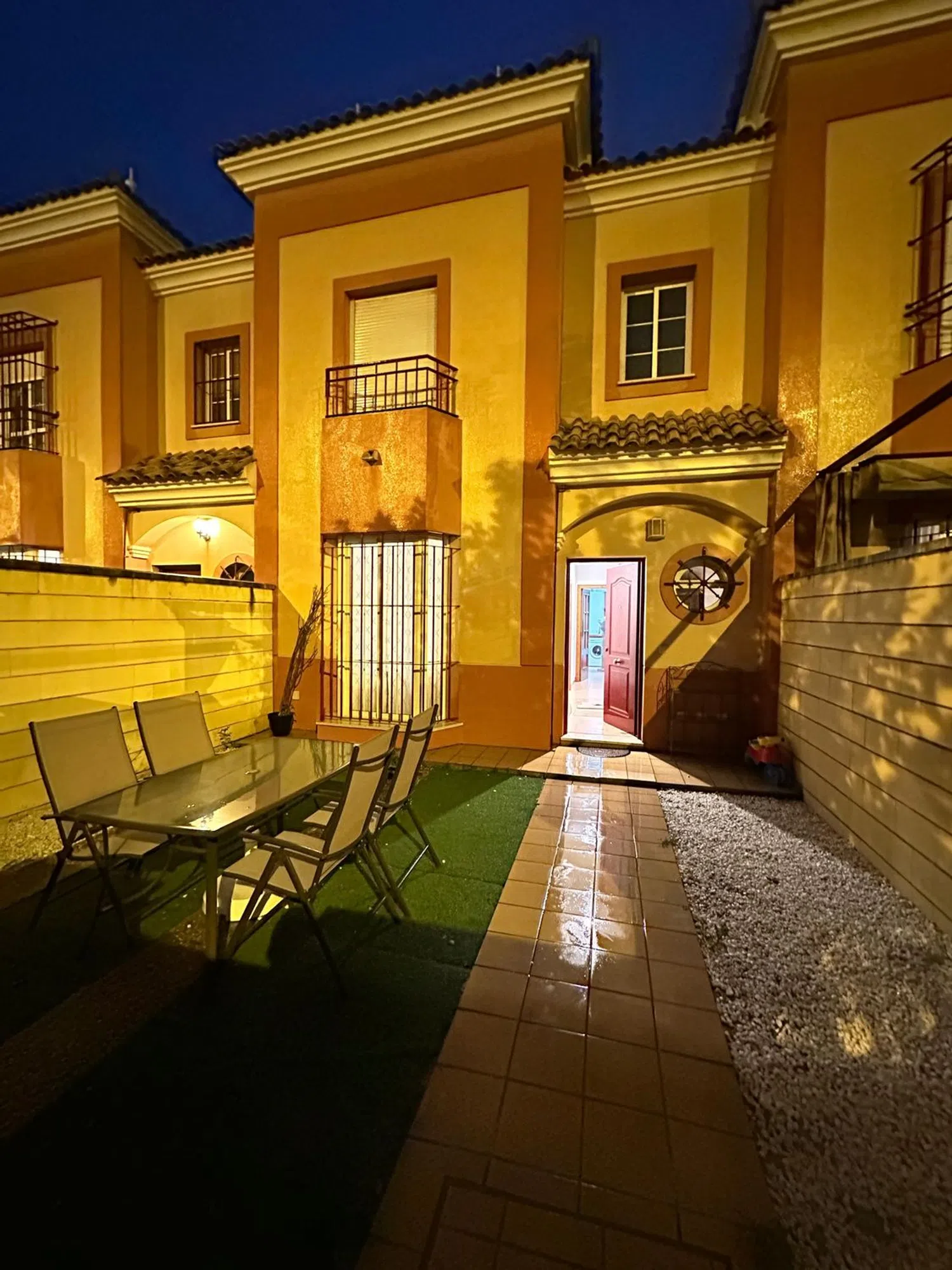 Chalet adosado en calle Maritornes, 27 - Foto 1