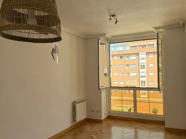 Piso en calle de Sodio, 17