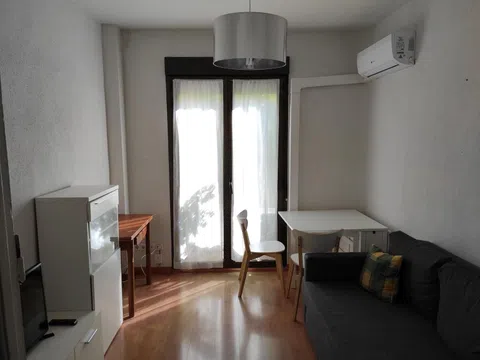 Piso en calle de Treviño, 5
