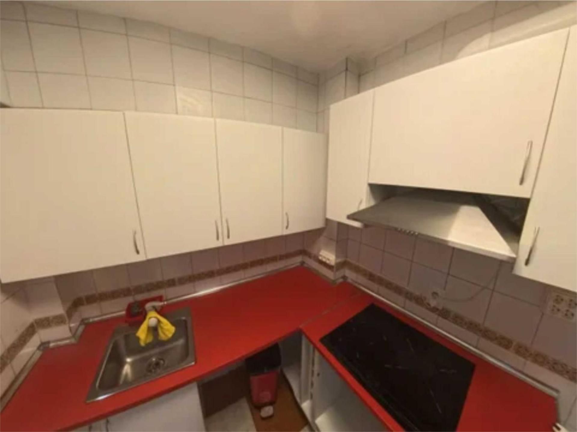 Piso en  Calle del Alcalde de la Cruz Ceballos 8 - Foto 4