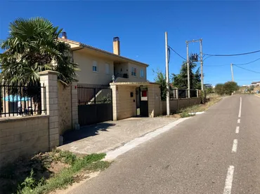 Chalet en  Camino de la Vega Pozuelos 3 - Foto 1
