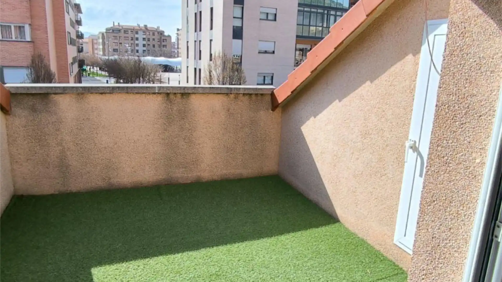 Casa adosada en  Calle Quiñones 34 - Foto 3