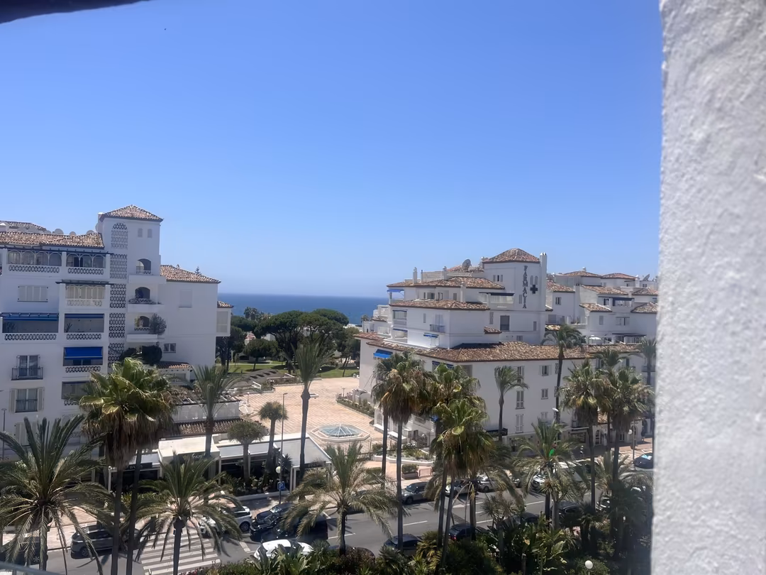 Piso en  Avenida Playas del Duque 1A