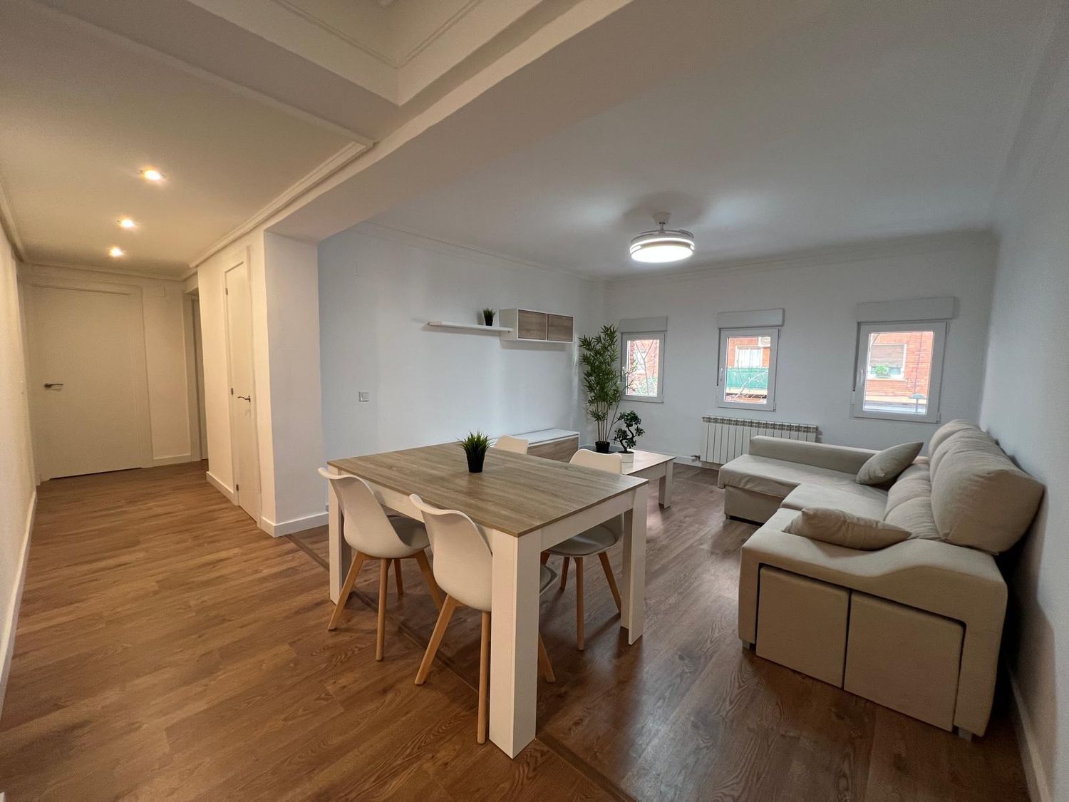 Piso en calle de María Moliner, 17 - Foto 1