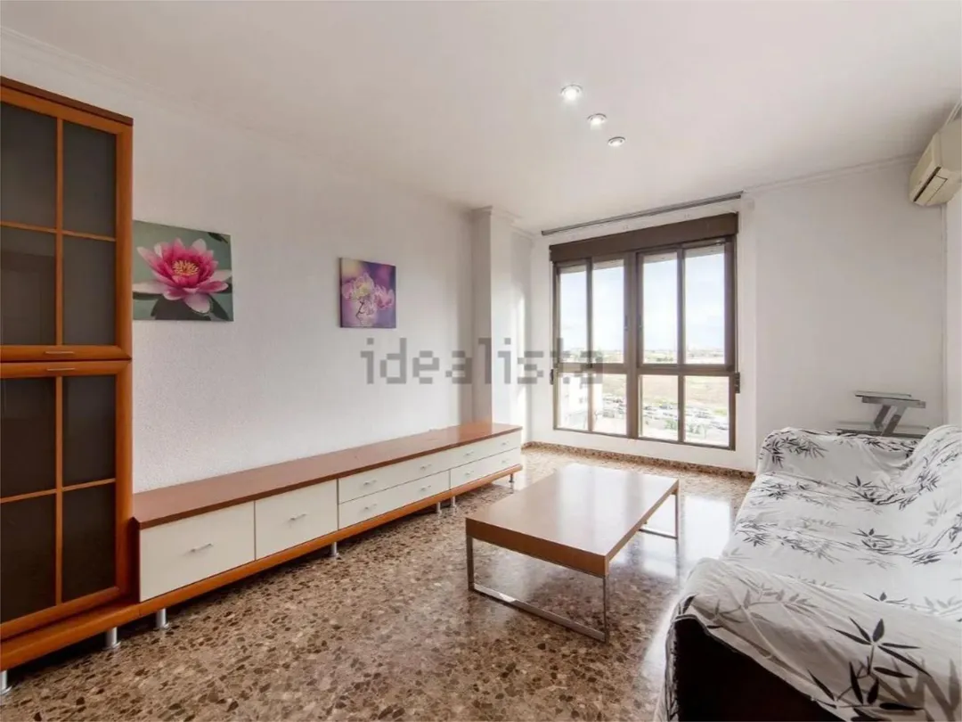 Piso en  Carrer de Carmen Estellés 10 - Foto 2