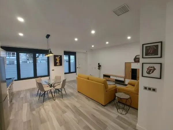 Piso en Calle Frigiliana - Foto 1