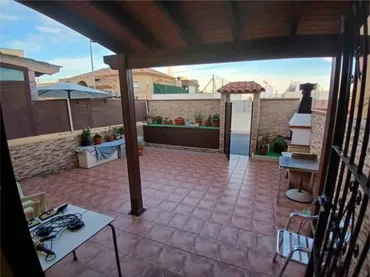 Casa adosada en Las Marinas - Foto 1
