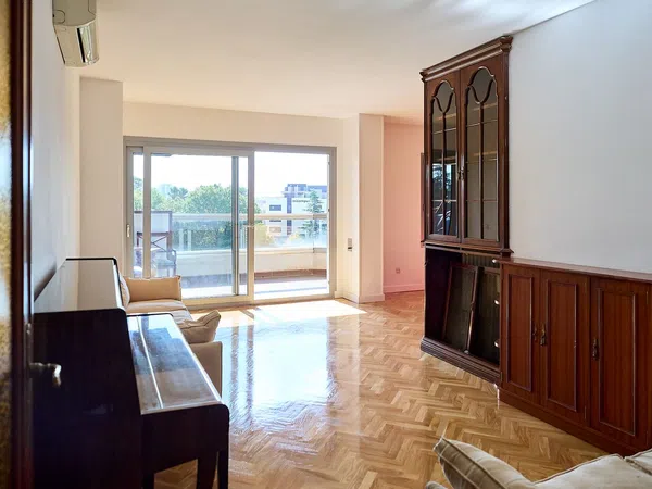 Piso en calle de Finisterre, 2