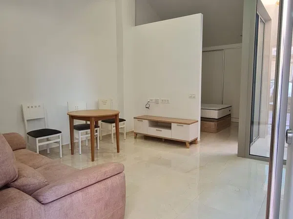 Estudio en calle Pedro Nogueroles Roche, 20