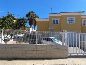 Casa adosada en Urbanización las Pedrizas - Foto 2
