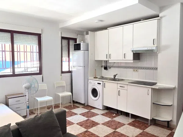 Estudio en calle de Román Alonso, 17