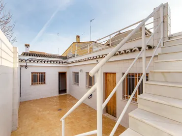 Casa adosada en  Carrer Cervantes - Foto 1