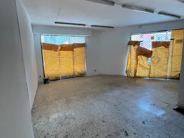 Local comercial en Esplugues de Llobregat - Foto 1