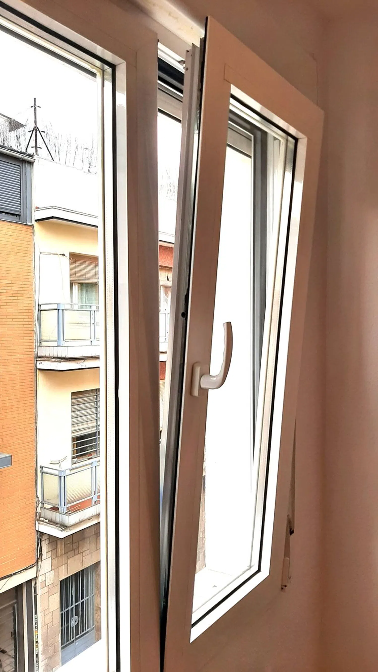 Piso en Barrio Valdeacederas - Foto 24