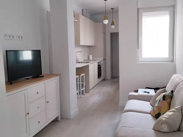 Estudio en calle de Doña Berenguela, 19