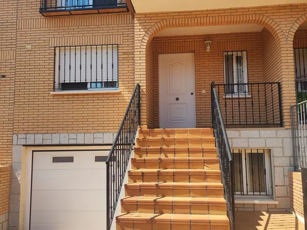 Chalet adosado en Calle Don Joaquín, 16, Covadonga - Los Manzanos, Covadonga - Los Manzanos - Foto 1