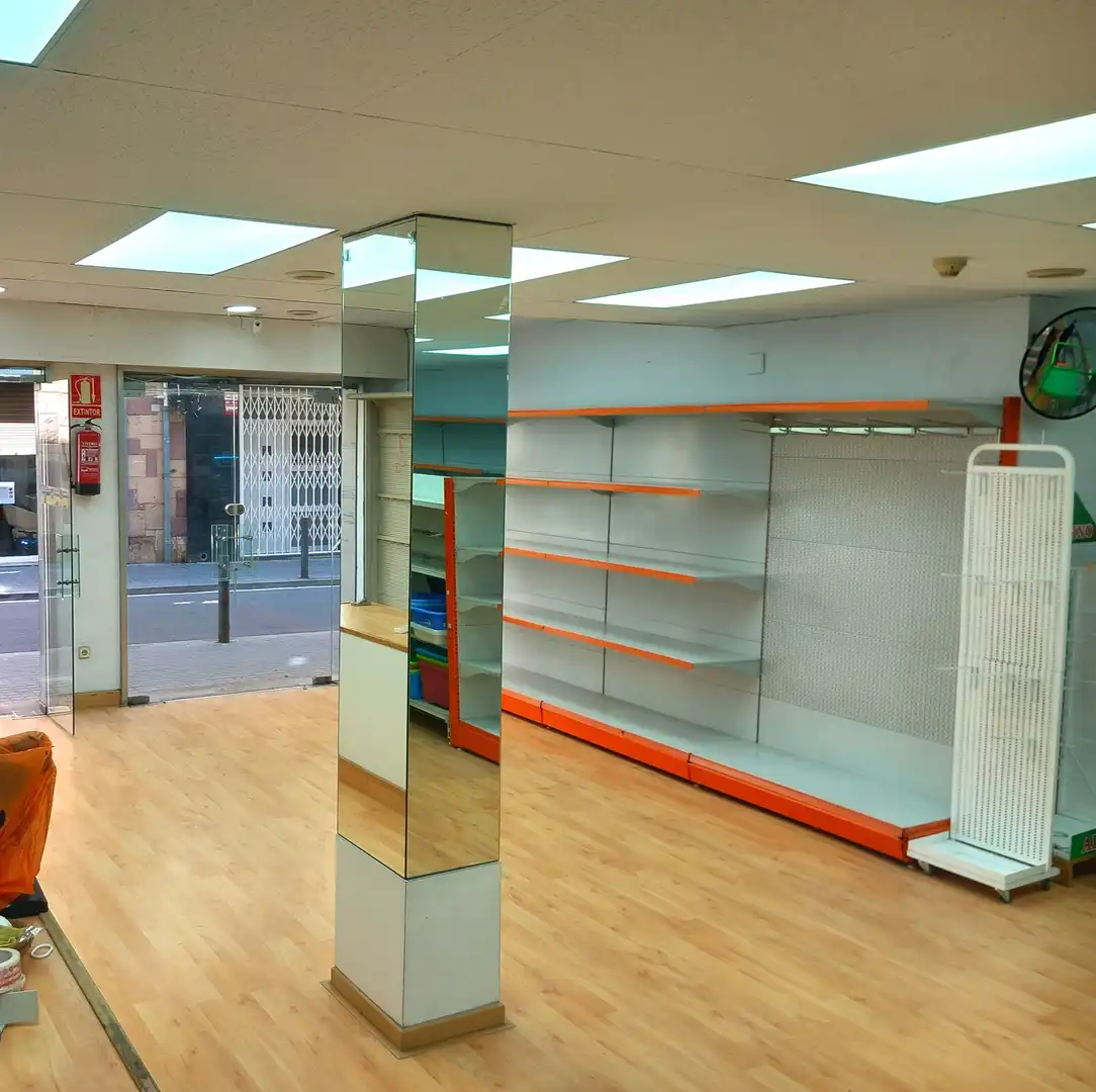 Local comercial en  Carrer Occident - Foto 3