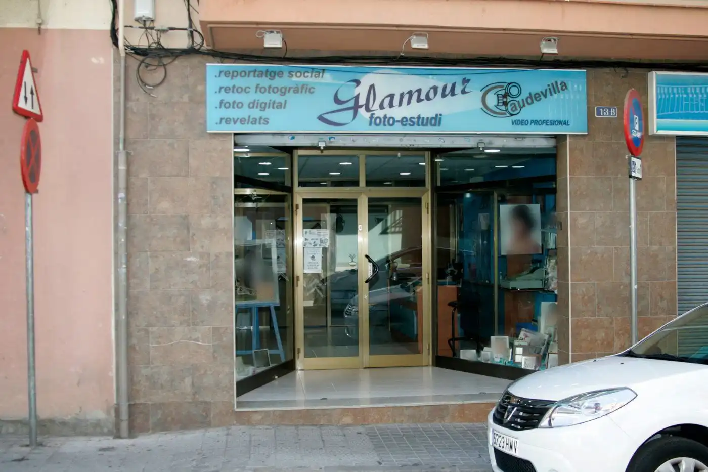 Local comercial en  Calle DEMOSTENES DE - Foto 2