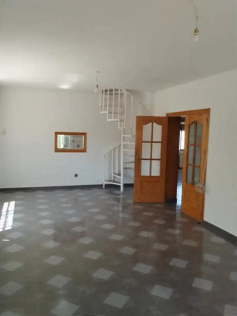 Casa adosada en urbanización la veleta - Foto 5