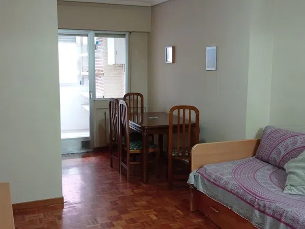 Piso en calle de Francisco Santos, 25