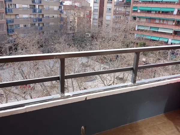 Piso en calle del Monasterio de Poblet, 31 -33