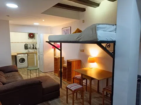 Estudio en calle de les Carretes, 69
