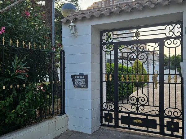 Chalet adosado en avenida de la Costa Blanca, 51