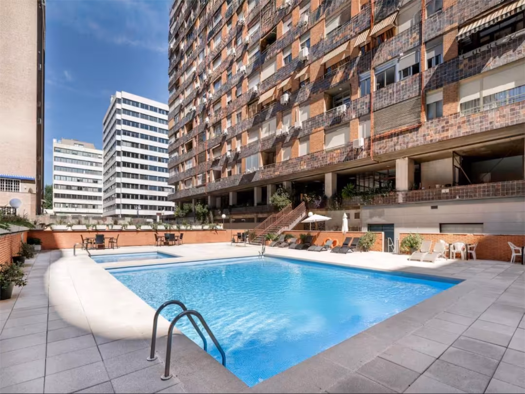 Piso en  Avenida de Alberto de Alcocer 48 - Foto 2