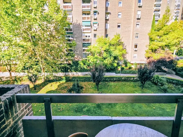 Piso en calle Sirio, 54