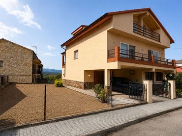Chalet en  Carrer Lluis Companys 27 - Foto 3
