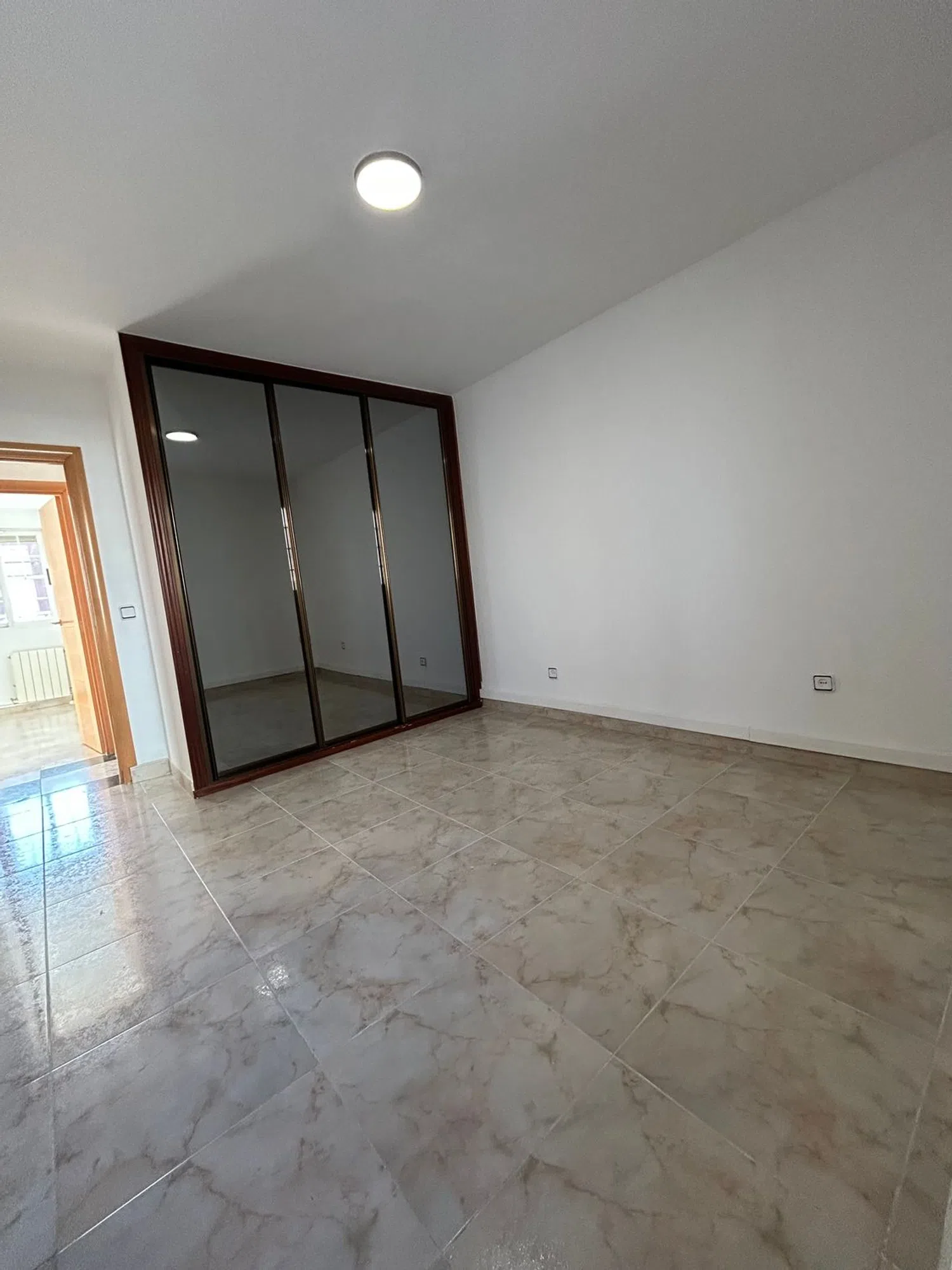 Piso en avenida del Marqués de Corbera, 57 - Foto 2