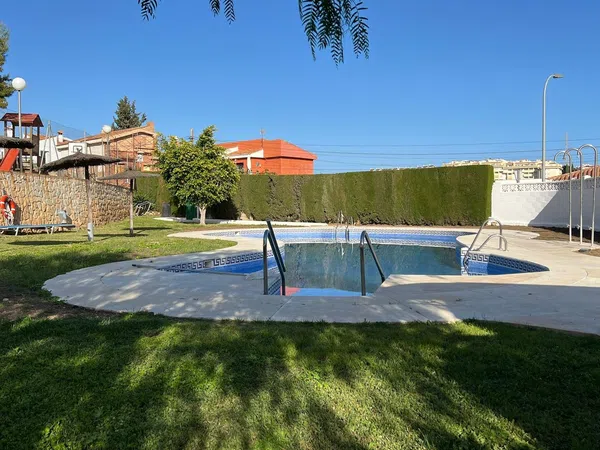 Chalet adosado en calle Bécquer, 4