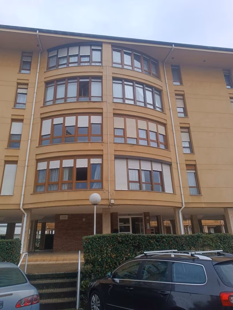 Piso en  Calle Manuel Pombo Angulo 12 - Foto 1