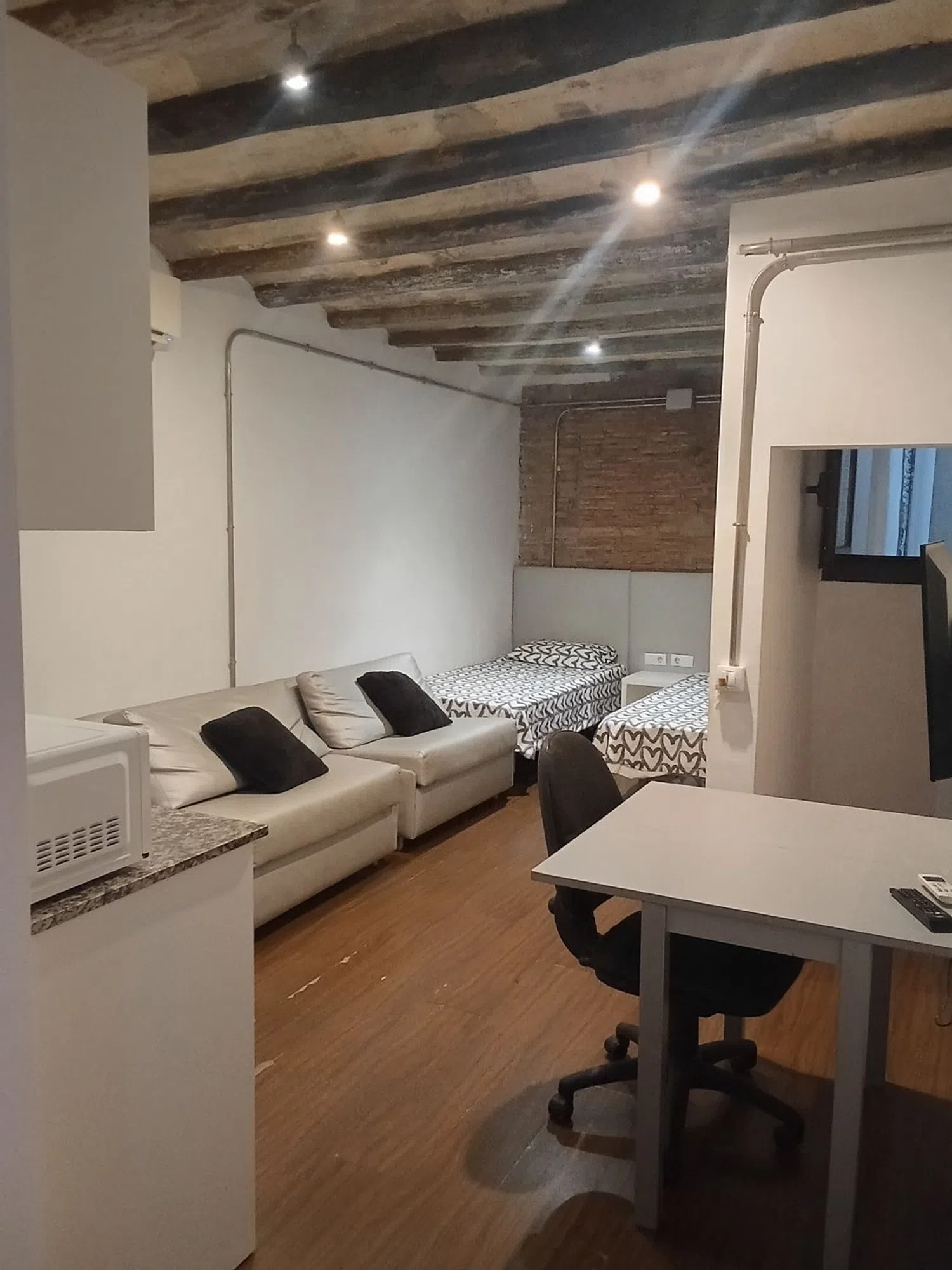 Estudio en Portal nou, 60 - Foto 1