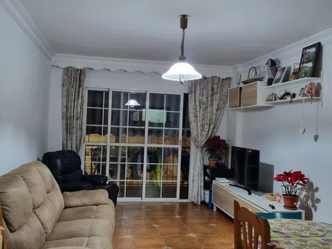 Piso en calle Cómpeta, 20