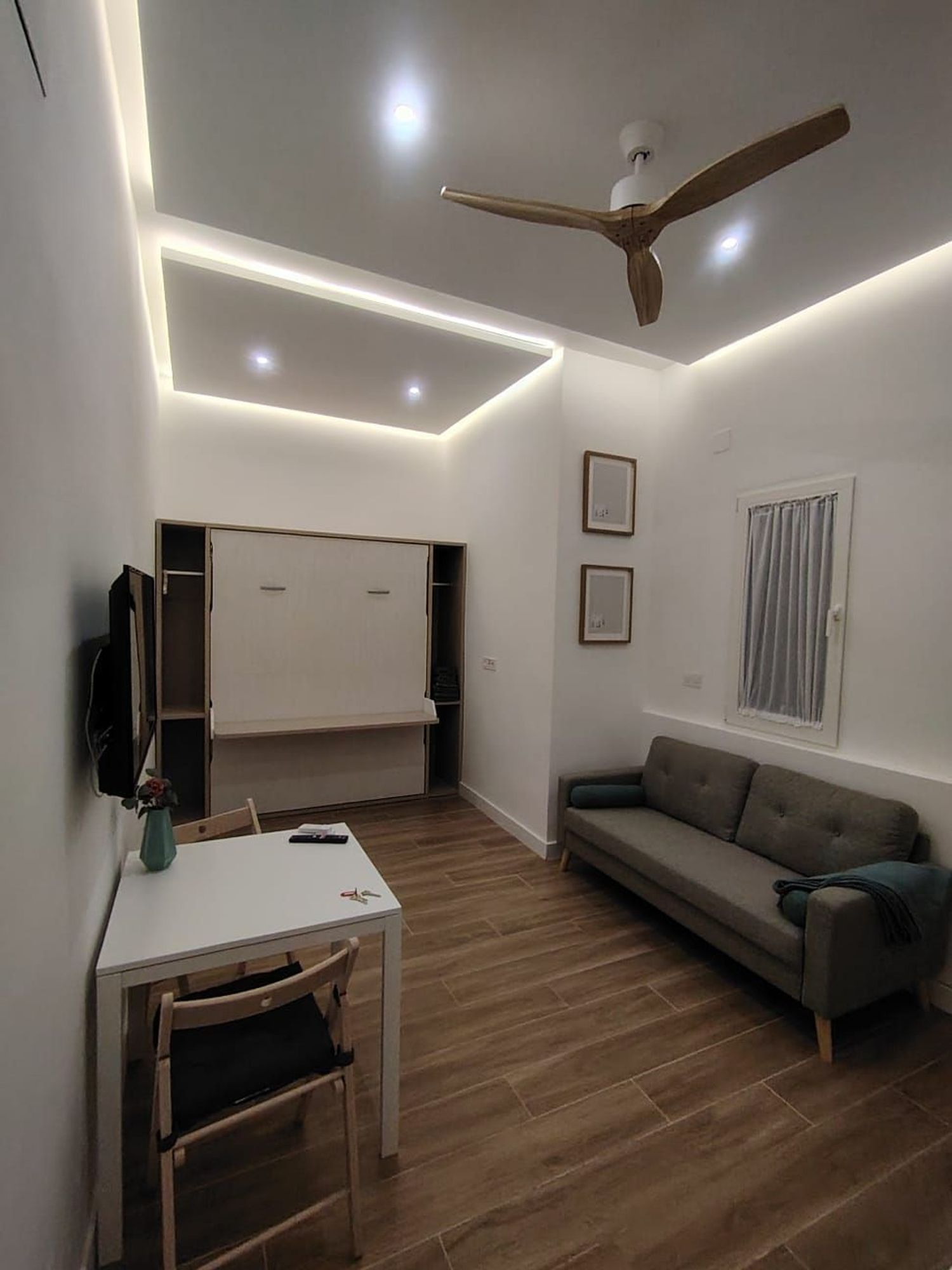 Estudio en calle de Bustamante, 6 - Foto 1