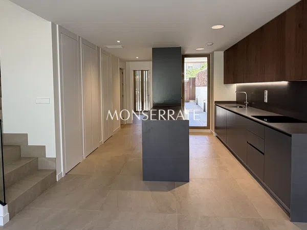 Chalet adosado en Calle Torres de Quart - Foto 6