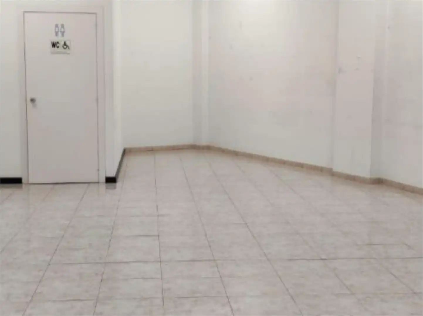 Local comercial en  Carrer del Músic Jaume Isern 39 - Foto 4